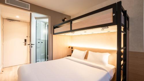 Suresnes Hotel | Kyriad ECO - Suresnes - La Defense