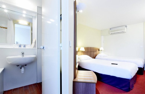 Saint-Genis-Pouilly Hotel | Kyriad Geneve - Saint-Genis-Pouilly