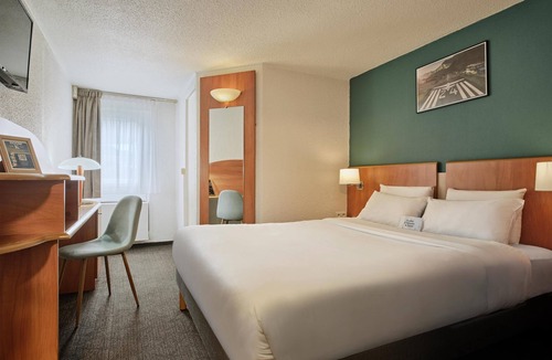 Les Ulis Hotel | Kyriad Les Ulis