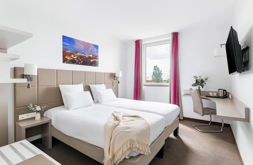 Meyzieu Hotel | KYRIAD LYON EST - Stadium - Eurexpo