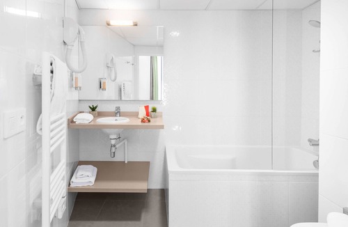 Meyzieu Hotel | KYRIAD LYON EST - Stadium - Eurexpo
