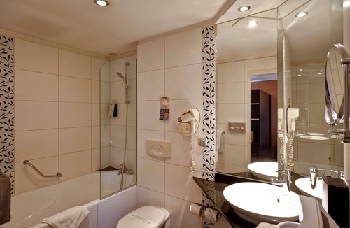 Saint-Genis-Laval Hotel | Kyriad Lyon Sud Saint Genis Laval