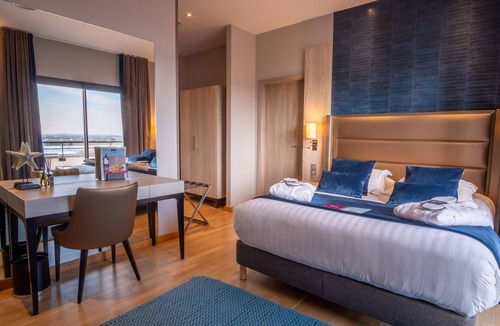 Porte Des Alpes - Mi Plaine - Manissieux Hotel | Kyriad Prestige Lyon Est - Saint Priest Eurexpo Hotel and Spa