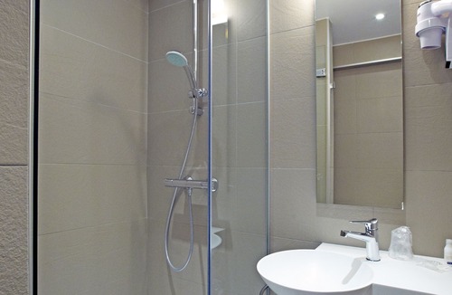 Bourg-les-Valence Hotel | Kyriad Valence Nord