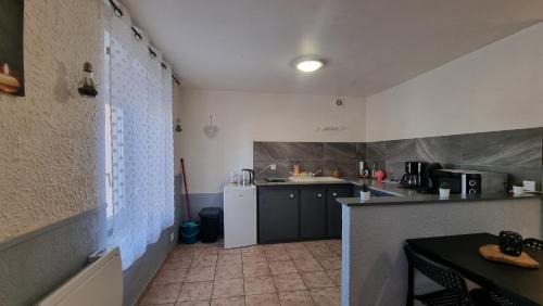 Charleville-Mezieres Apartment | Léa rdc centre-ville rénové concon cosy parking 36m2