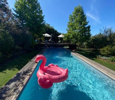 Maigne Bed & Breakfast | L'école des garçons