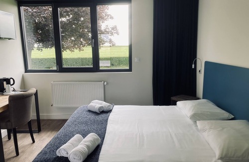 Buigny-Saint-Maclou Hotel | l'Aérodrome de la Baie de Somme