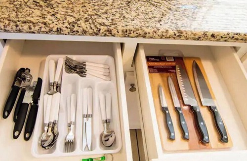 Azusa House | L.A. County CanyonCity AzusaHome for up to 6 people.