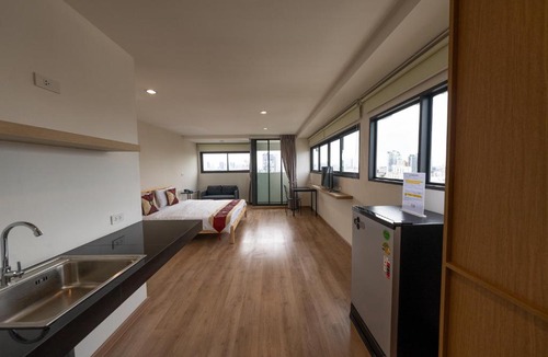 Din Daeng Hotel | L.A. Tower Hotel