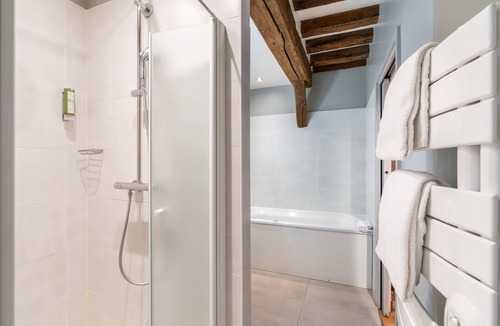 Enclos Hotel | L'Absinthe Hôtel