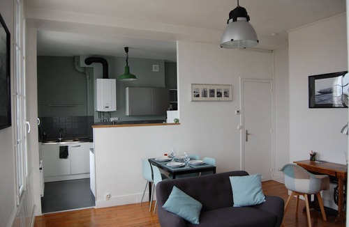 Downtown Le Havre Apartment | L'AMARRAGE APPT PERRET PANORAMIC SEA AND HARBOR VIEW