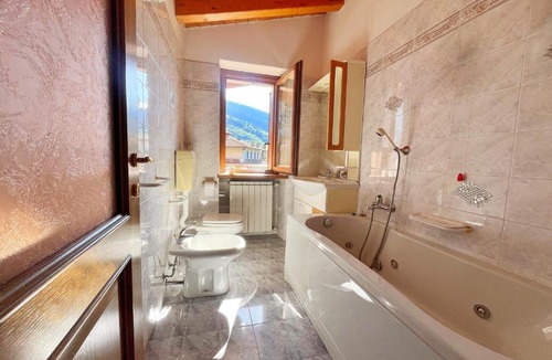 Berzo Demo Apartment | L' Angolo Di Pace Vasca Idromassaggio e Legno Chalet Alpino con Vista Panoramica sulla Valle