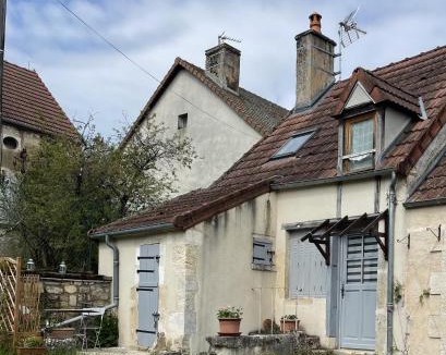 Pousseaux House | L'Atelier de Pierre Sleeps 4 with Garden