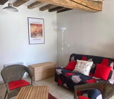 Pousseaux House | L'Atelier de Pierre Sleeps 4 with Garden