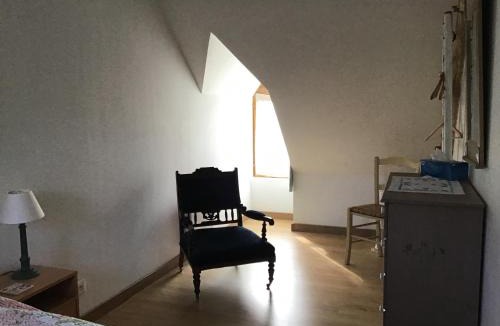 Pousseaux House | L'Atelier de Pierre Sleeps 4 with Garden