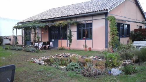 Casteljaloux Bed & Breakfast | L atelier