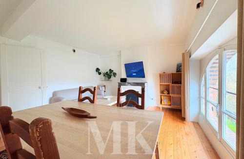 Villeneuve-sur-Yonne Apartment | L'Authentic - Appartement spacieux