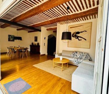 Quarante Villa | L'Authentique, maison de village avec piscine 12 personnes