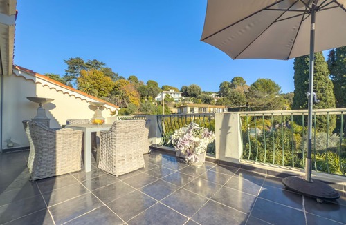 California - Pezou Apartment | L'Eclat