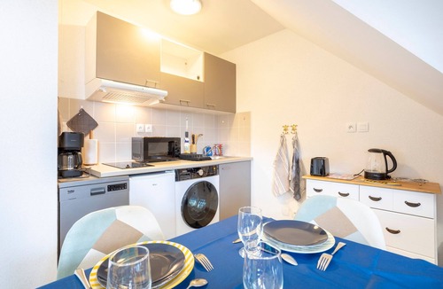 Guilvinec Apartment | “L'Eclose - Les Korrigans” Apartment with Shared Pool, Garden & Wi-Fi – Near GR34