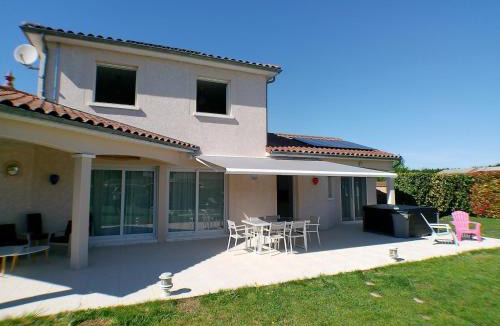 Aubiat House | L'ecrin d'Aubiat proche Vichy Piscine et Jacuzzi