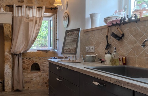 Yvrac-et-Malleyrand Apartment | L'Écrin de la Rose – Peaceful retreat with pool, nature, and pet-friendly accommodations.