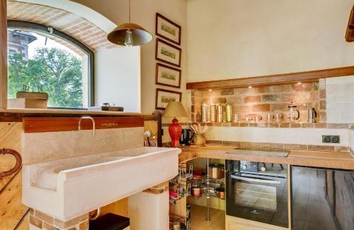 Ingrandes Apartment | L'Ecurie Former stable with charm and light
