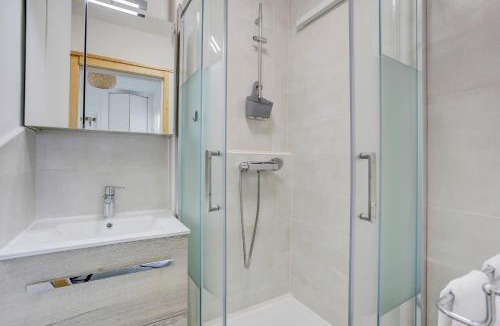 Saint-Cast-le-Guildo Apartment | L'Emérillon - Appt à 200m de la plage