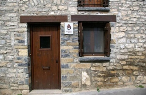 Castiello de Jaca Cottage | L'Englata house for 12 people