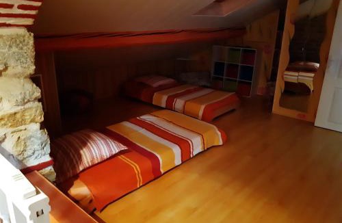 Saint-Sernin-du-Plain Bed & Breakfast | L'ESCALE FAMILIALE, chambre d'hôtes