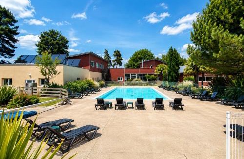 Chaveignes Apartment | L'ESCAPADE Gite Cosy avec piscine et terrasse vue nature