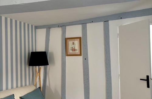 Joigny House | L'Escapade Maillotine