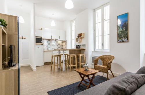 Les Grands Carmes Apartment | L'Escapade Marseillaise T2 Moderne avec Cuisine Équipée et à 5 min du Vieux-Port