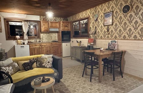Aillon-le-Jerune Apartment | L'Eterle de Motzon en Bauges: in the mountains, snow, skiing, hiking, relaxation.