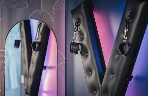 Evreux Apartment | L'Eure de Luxure Loveroom Suite in Normandy
