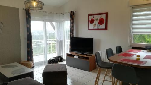 Jonzac Apartment | L Hibiscus