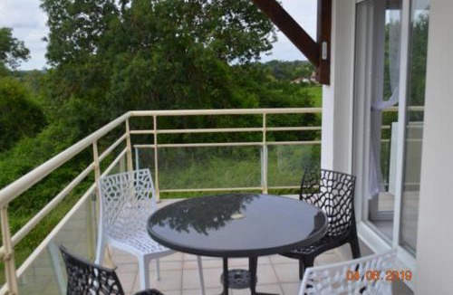 Jonzac Apartment | L Hibiscus