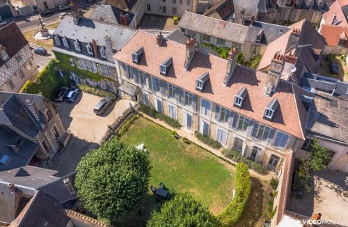 Bourges Bed & Breakfast | L'Hotel de Panette, Un exceptionnel château en coeur de ville - parking privé cour