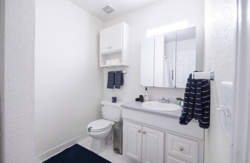 Lawrence Apartment | [L] House of Blues minutes KU/Mass & Shopping