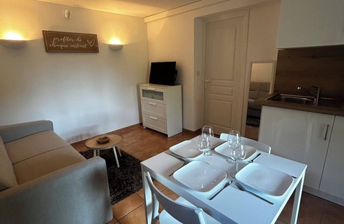 Valescure Apartment | L'instant studio garden level sleeps 4