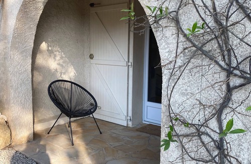 Valescure Apartment | L'instant studio garden level sleeps 4