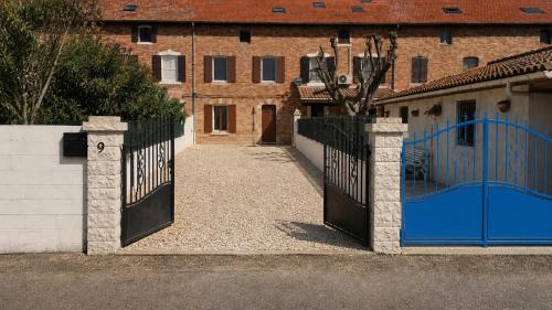 Salin-de-Giraud Apartment | L'oiseau bleu