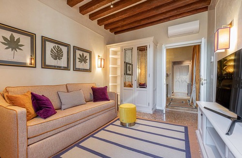 Dorsoduro Apartment | L'Opera Divina