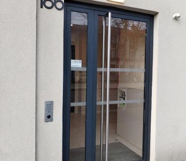 Pierrefitte-sur-Seine Apartment | L'ORANGER cosy, moderne, parking privé, proche tramway