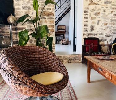 Claret House | L'Ostal des Embruscalles