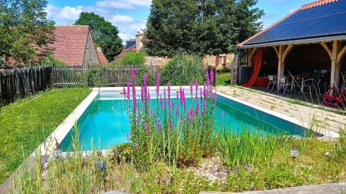 Savignac-de-Miremont House | La baignade aux iris