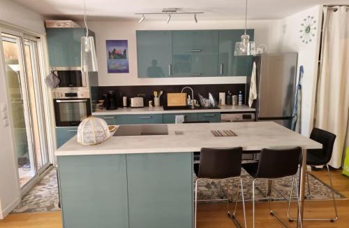 La Pointe Rouge Apartment | La Balancelle