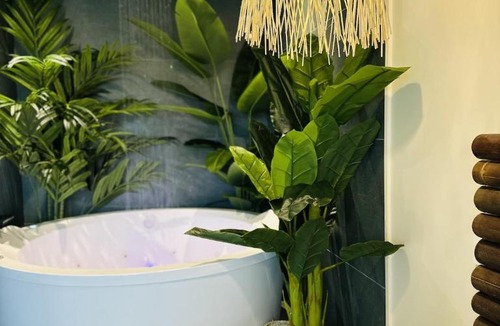 La Chapelle-des-Fougeretz Apartment | La Balinaise Evasion Spa Cinéma privé
