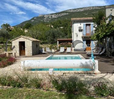 Plaisians House | LA BAPTISTINE FACE AU VENTOUX la Clue