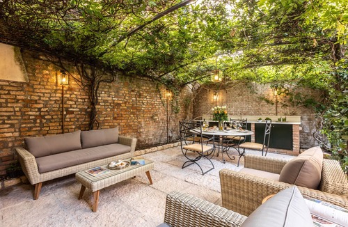 Dorsoduro Apartment | La Baruffa with Private Garden